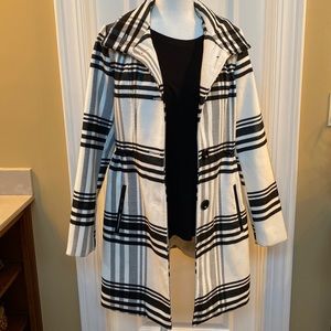 iZ BYER super cute Cream/Blk  Plaid jacket with faux leather trim size Med